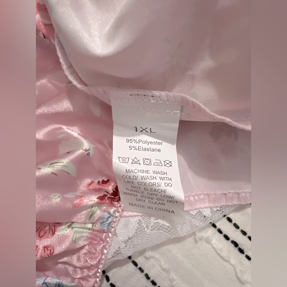 NWT SHEIN Floral and Lace Flirty Pajama Set Size 1XL - Picture 10 of 11